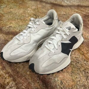 New Balance 327 Women's  Beige Black Sneakers Size 6.5
